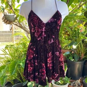 Timing Super cute crushed velvet romper